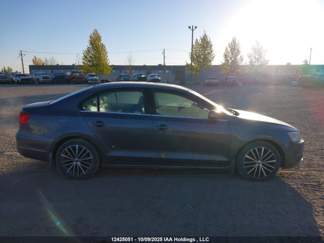 3VWLL7AJ1EM396235 Volkswagen 2014