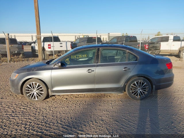 3VWLL7AJ1EM396235 Volkswagen 2014