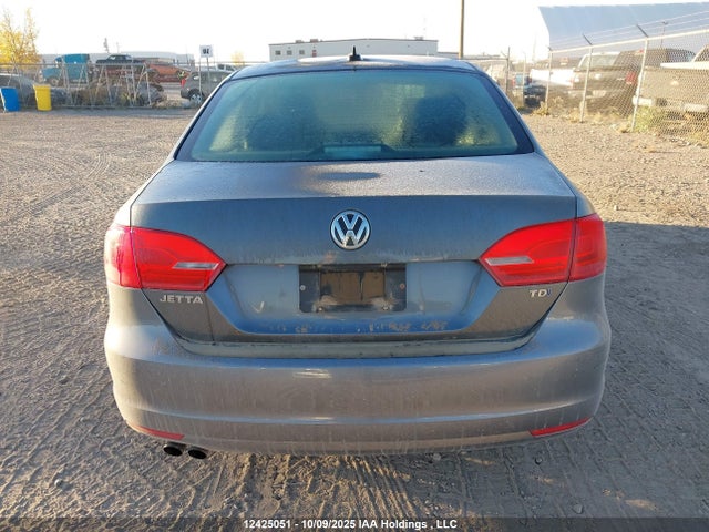 3VWLL7AJ1EM396235 Volkswagen 2014