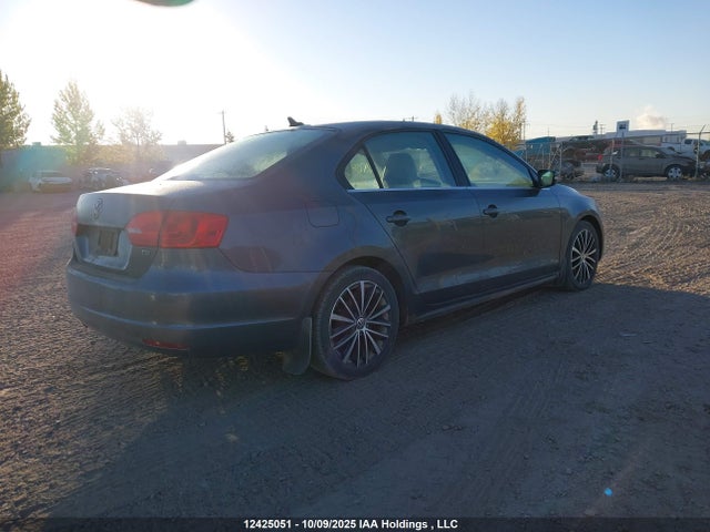 3VWLL7AJ1EM396235 Volkswagen 2014