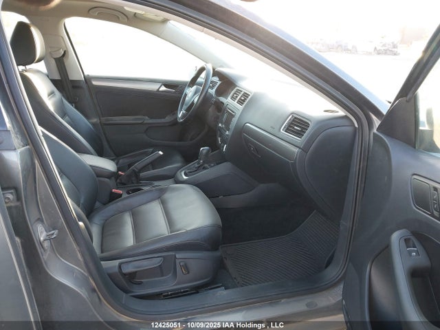 3VWLL7AJ1EM396235 Volkswagen 2014