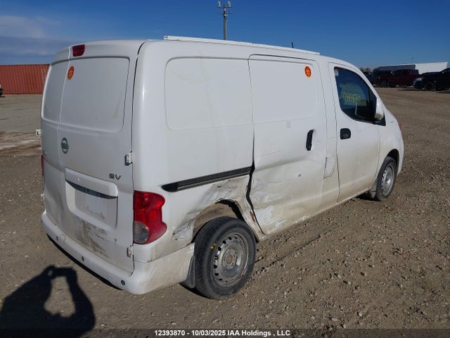 3N6CM0KNXGK692651 Nissan 2016