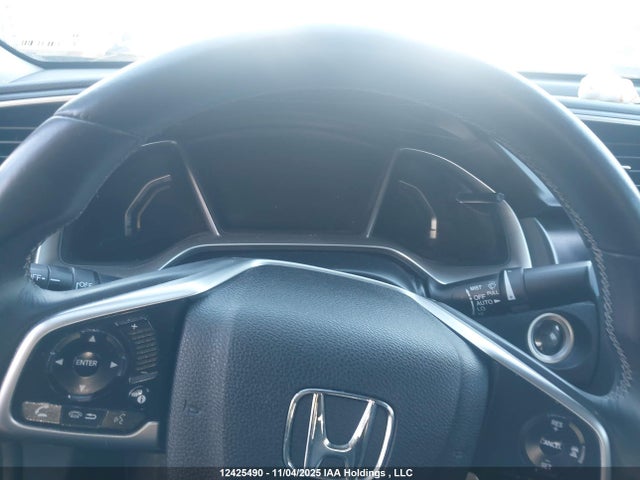 Продажа на аукционе авто 2018 Honda Civic Touring, vin: 2HGFC1F96JH101331, номер лота: 12425490