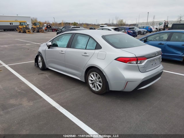 12425540 :رقم المزاد ، 5YFBPMBEXNP304860 vin ، 2022 Toyota Corolla Le مزاد بيع