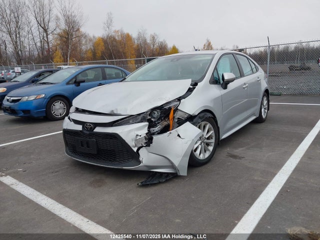 12425540 :رقم المزاد ، 5YFBPMBEXNP304860 vin ، 2022 Toyota Corolla Le مزاد بيع