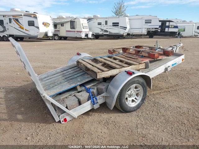 12426281 :رقم المزاد ، 5WFBU1013FB005629 vin ، 2015 Alcom Llc Utility Trailer C8 مزاد بيع