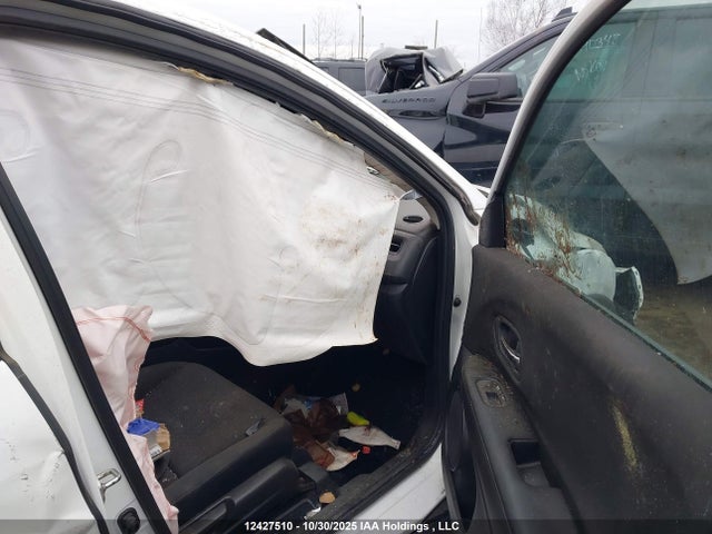 3CZRU6H38GM101821 Honda HR-V LX