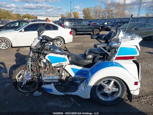 12428029 :رقم المزاد ، 1HFSC2253YA201004 vin ، 2000 Honda Gl1500 Se مزاد بيع