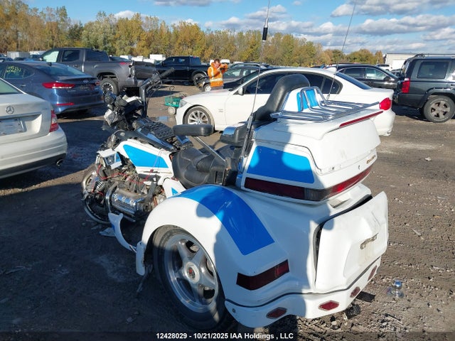 12428029 :رقم المزاد ، 1HFSC2253YA201004 vin ، 2000 Honda Gl1500 Se مزاد بيع