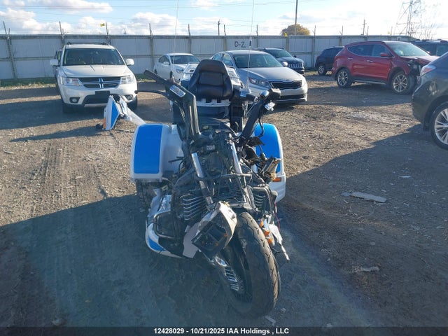 12428029 :رقم المزاد ، 1HFSC2253YA201004 vin ، 2000 Honda Gl1500 Se مزاد بيع