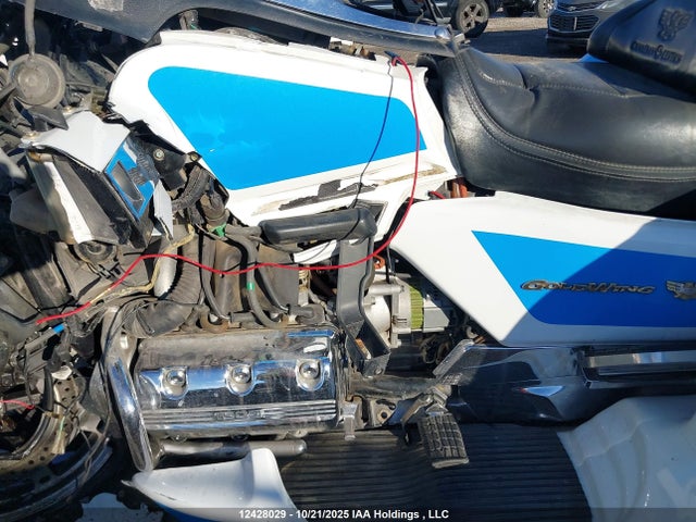 12428029 :رقم المزاد ، 1HFSC2253YA201004 vin ، 2000 Honda Gl1500 Se مزاد بيع