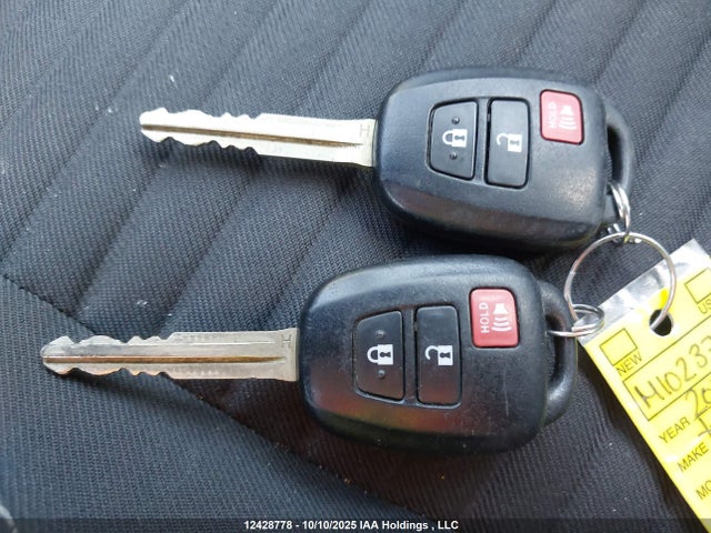 VNKKTUD35KA102376 Toyota Yaris