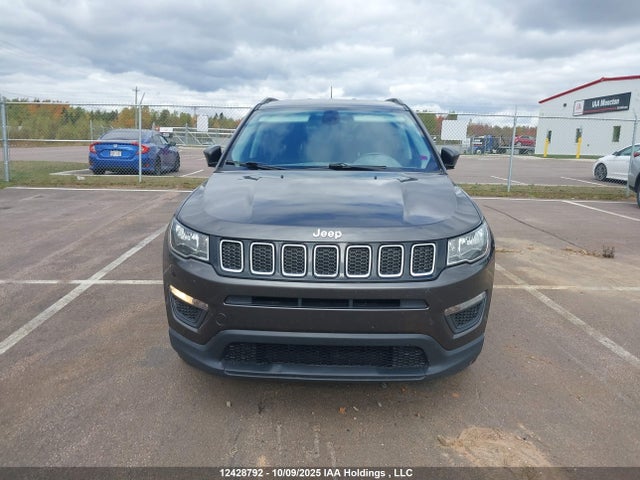 Jeep 2018 2018 3C4NJDAB0JT239997 Image 12