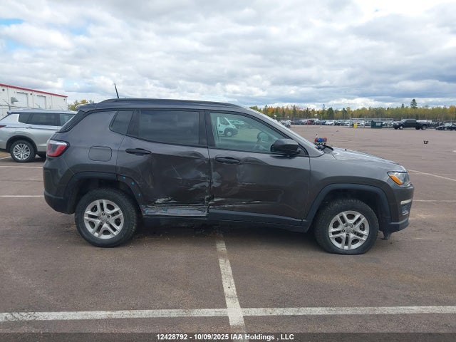 Jeep 2018 2018 3C4NJDAB0JT239997 Image 13