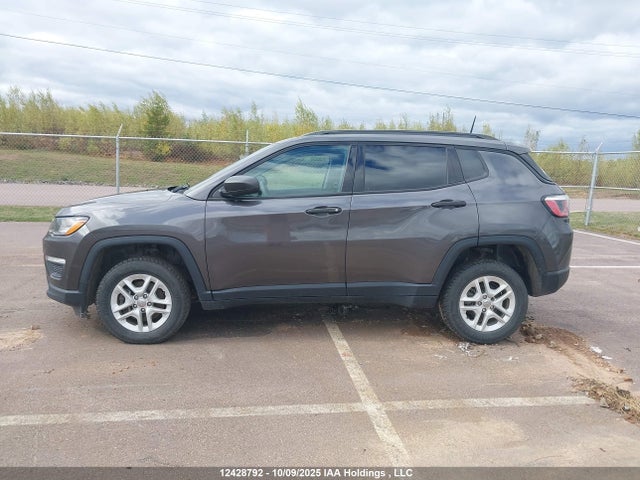 Jeep 2018 2018 3C4NJDAB0JT239997 Image 14