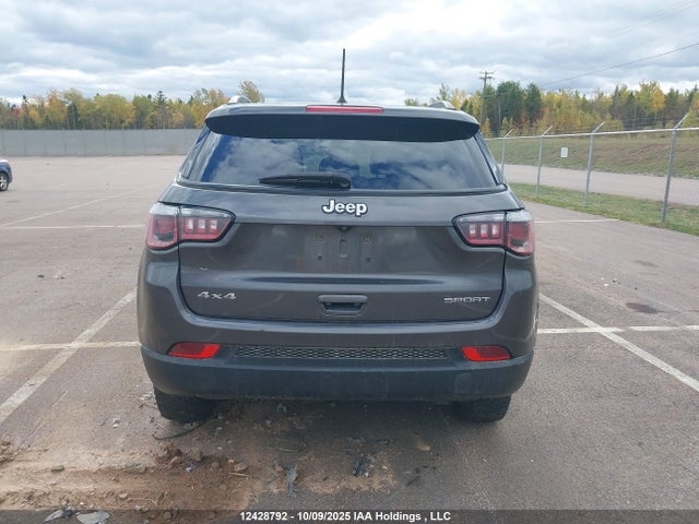 Jeep 2018 2018 3C4NJDAB0JT239997 Image 16