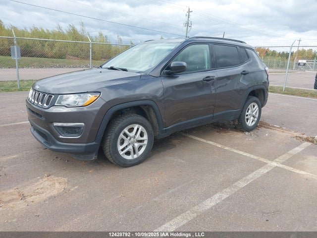 Jeep 2018 2018 3C4NJDAB0JT239997 Image 2