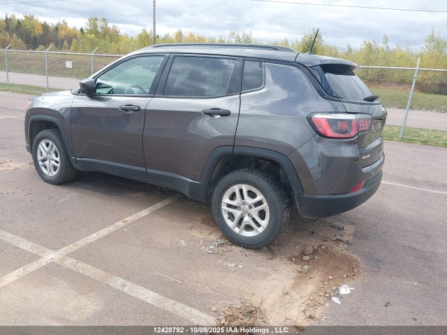 Jeep 2018 2018 3C4NJDAB0JT239997 Image 3