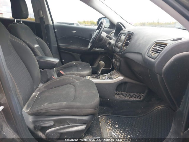 Jeep 2018 2018 3C4NJDAB0JT239997 Image 5