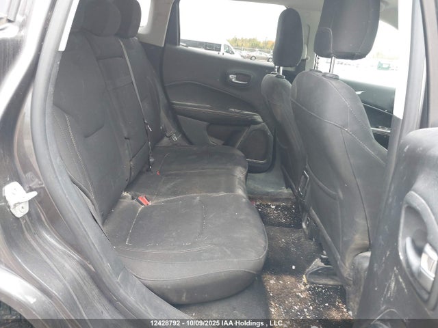 Jeep 2018 2018 3C4NJDAB0JT239997 Image 8