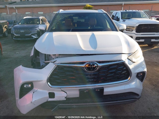 Toyota Highlander Hybrid Limited 2025 5TDEBRCH8SS652676 Image 12