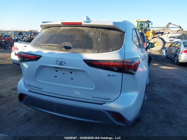 Toyota Highlander Hybrid Limited 2025 5TDEBRCH8SS652676 Image 16