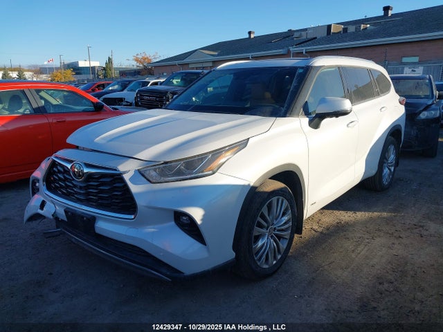 Toyota Highlander Hybrid Limited 2025 5TDEBRCH8SS652676 Image 2