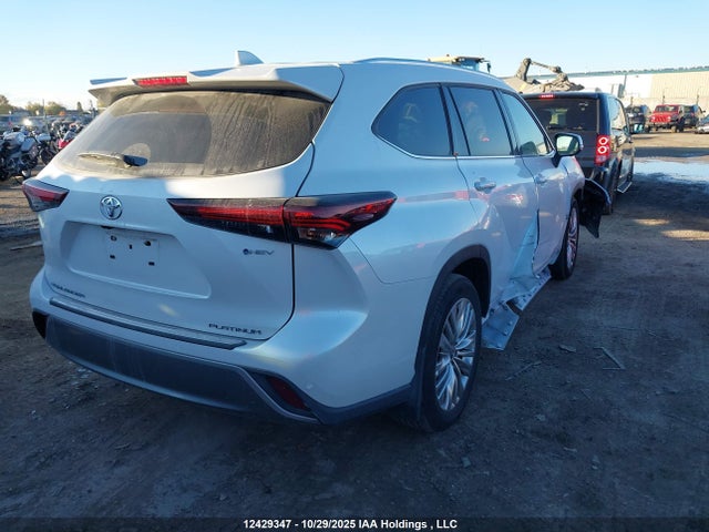 Toyota Highlander Hybrid Limited 2025 5TDEBRCH8SS652676 Image 4