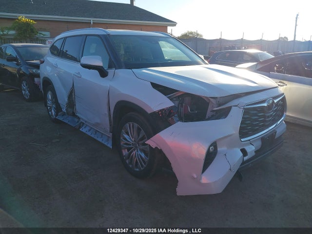 Toyota Highlander Hybrid Limited 2025 5TDEBRCH8SS652676 Image 6