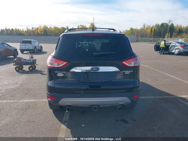 1FMCU9J95FUA00401 Ford Escape Titanium