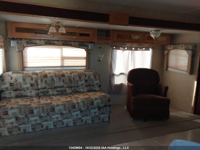 12429604 :رقم المزاد ، 1UJBJ02P741CP0071 vin ، 2004 Jayco Eagle مزاد بيع