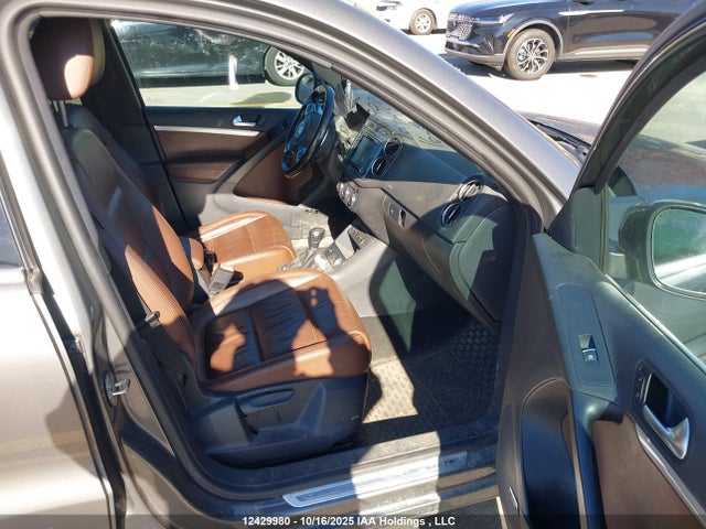 WVGJV7AX0GW015501 Volkswagen Tiguan