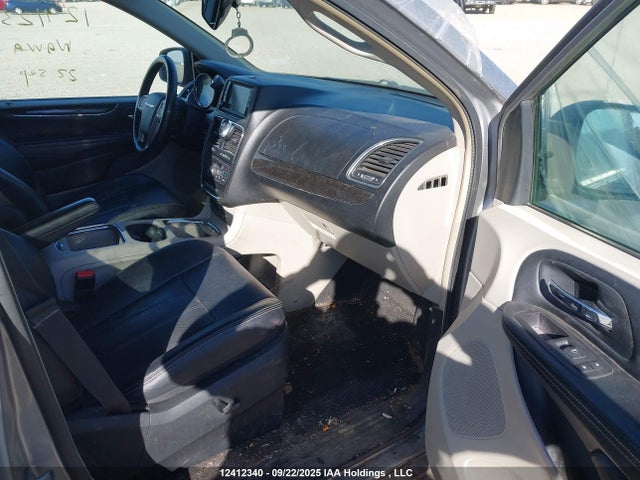 2C4RC1CG8GR155909 Chrysler Town and Country