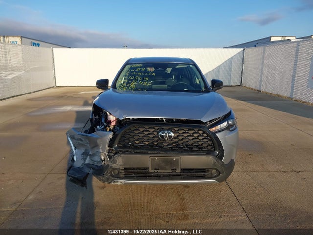 7MUCAABG7SV125013 Toyota Corolla Cross Le