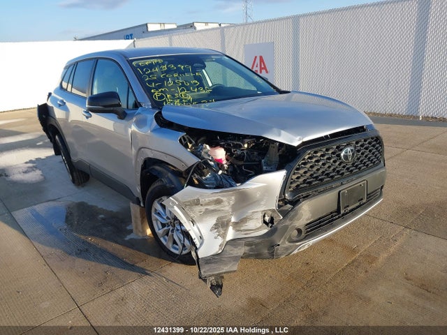 7MUCAABG7SV125013 Toyota Corolla Cross Le