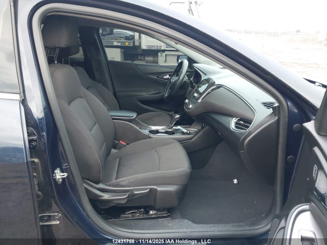 1G1ZD5ST1JF233831 Chevrolet MALIBU LT