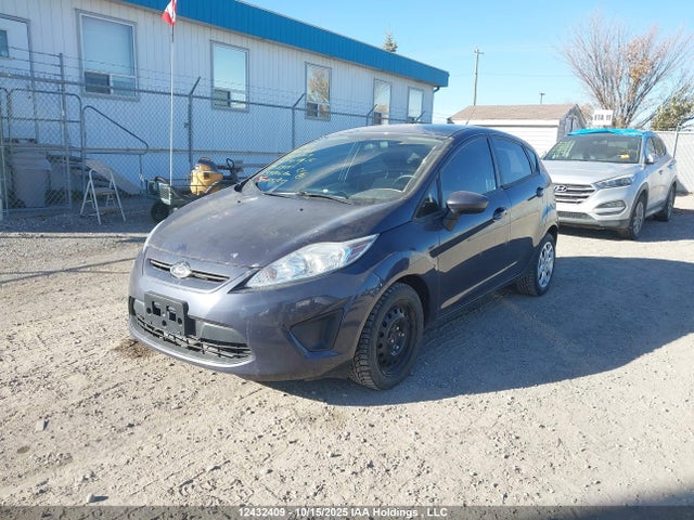 12432409 :رقم المزاد ، 3FADP4EJ6DM139581 vin ، 2013 Ford Fiesta Se مزاد بيع