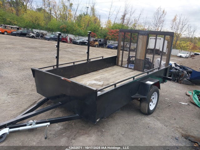 12432571 :رقم المزاد ، 4YMUL0811DV048084 vin ، 2013 Utility Trailer Mfg Utility Trailer مزاد بيع