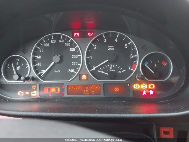 2005 Bmw 330i მანქანა იყიდება აუქციონზე, vin: WBAEV53445KM39634, აუქციონის ნომერი: 12432607