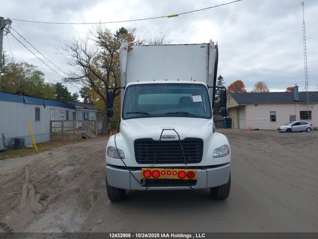 3ALACXFD5NDNL5794 Freightliner Conventional