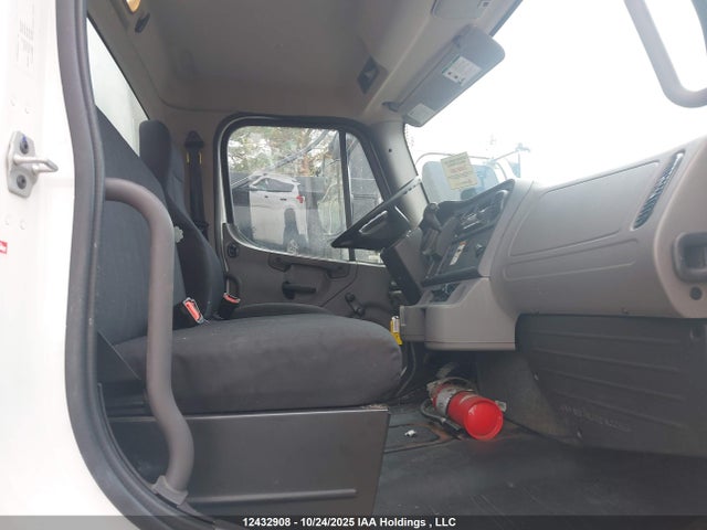 3ALACXFD5NDNL5794 Freightliner Conventional