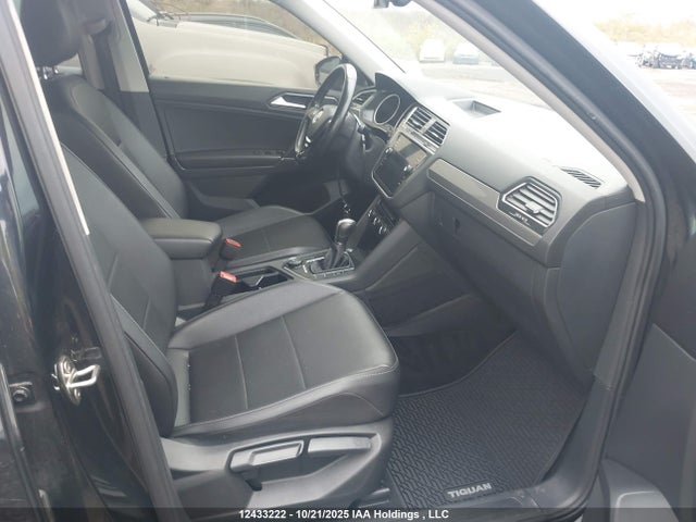 Продажа на аукционе авто 2018 Volkswagen Tiguan Comfortline, vin: 3VV2B7AX9JM099036, номер лота: 12433222