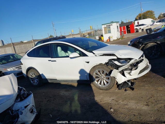 7SAXCBE55NF352699 Tesla Model X Awd