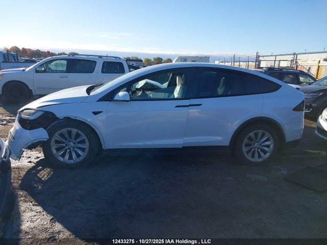 7SAXCBE55NF352699 Tesla Model X Awd