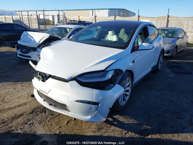 7SAXCBE55NF352699 Tesla Model X Awd