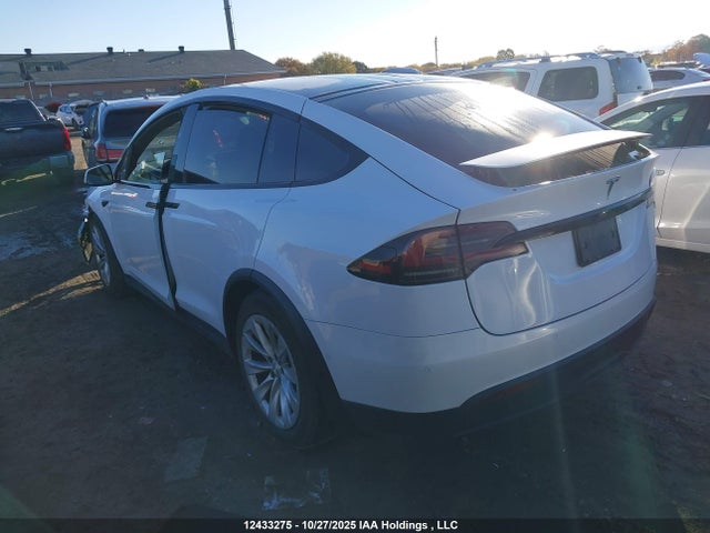 7SAXCBE55NF352699 Tesla Model X Awd