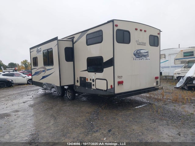 Coachmen Freedom Express 2015 5ZT2FEUB2FA015908 Image 3