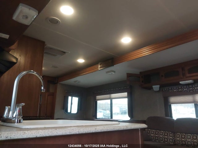 Coachmen Freedom Express 2015 5ZT2FEUB2FA015908 Image 5