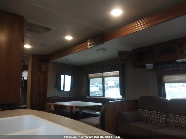 Coachmen Freedom Express 2015 5ZT2FEUB2FA015908 Image 8