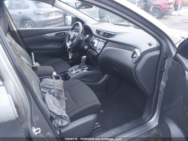 JN1BJ1CP2JW107850 Nissan Qashqai S 4dr2wd